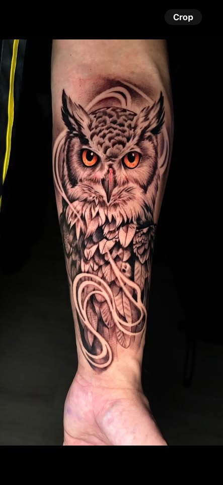 Owl — Black & Grey one-day session by Oscar Arce